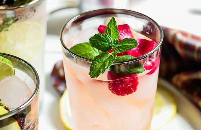 Smirnoff Seltzer Raspberry Rosé and Gin​